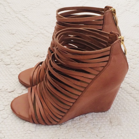 VINCE CAMUTO Leather Strap Shoes - Picture 3 of 15